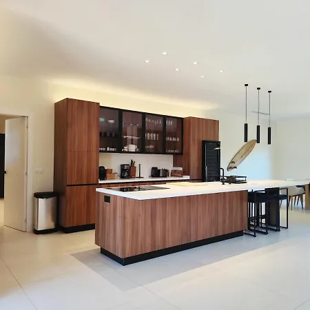 Sandora, Luxury 12 Guests, Walk To Villa *