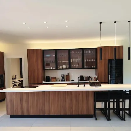 Sandora, Luxury 12 Guests, Walk To *