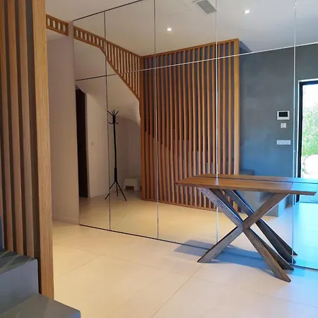 Sandora, Luxury 12 Guests, Walk To *