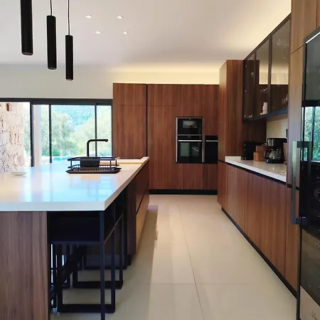 Villa Sandora, Luxury 12 Guests, Walk To