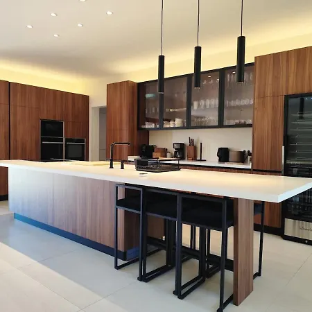 Sandora, Luxury 12 Guests, Walk To Villa