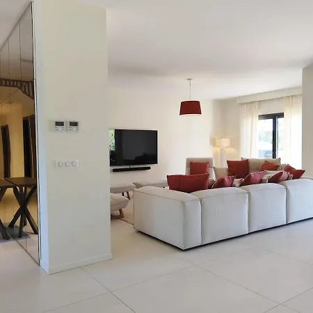 Sandora, Luxury 12 Guests, Walk To *