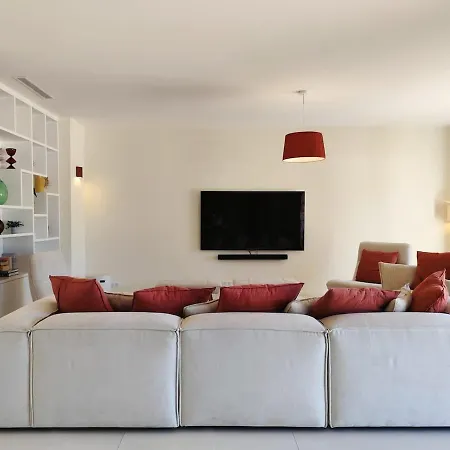 Sandora, Luxury 12 Guests, Walk To