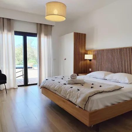 Sandora, Luxury 12 Guests, Walk To Villa *