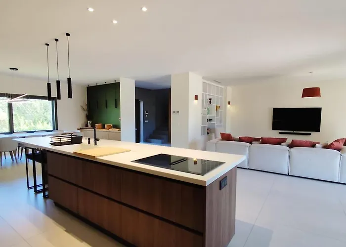 Sandora, Luxury 12 Guests, Walk To 别墅 宗扎