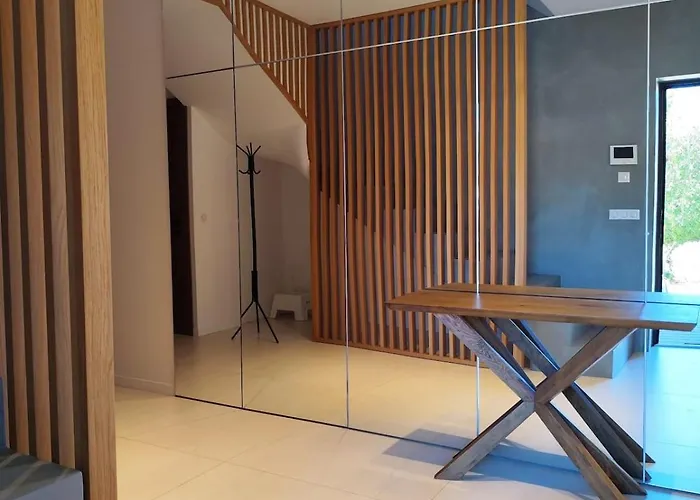 Sandora, Luxury 12 Guests, Walk To *