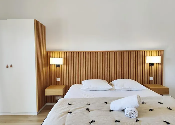 Sandora, Luxury 12 Guests, Walk To 宗扎