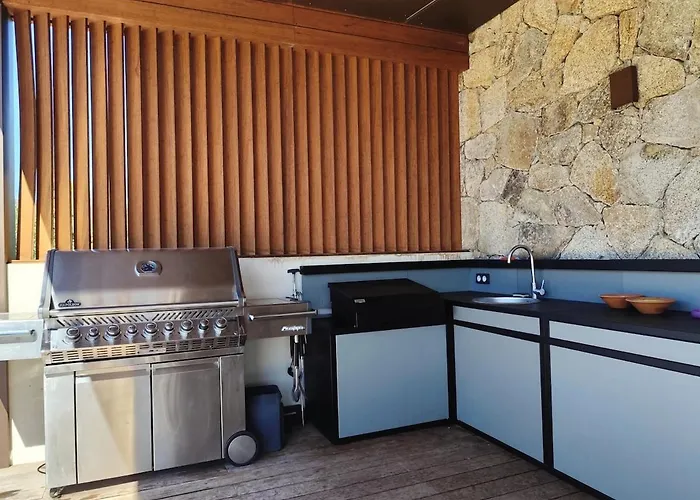 Sandora, Luxury 12 Guests, Walk To *