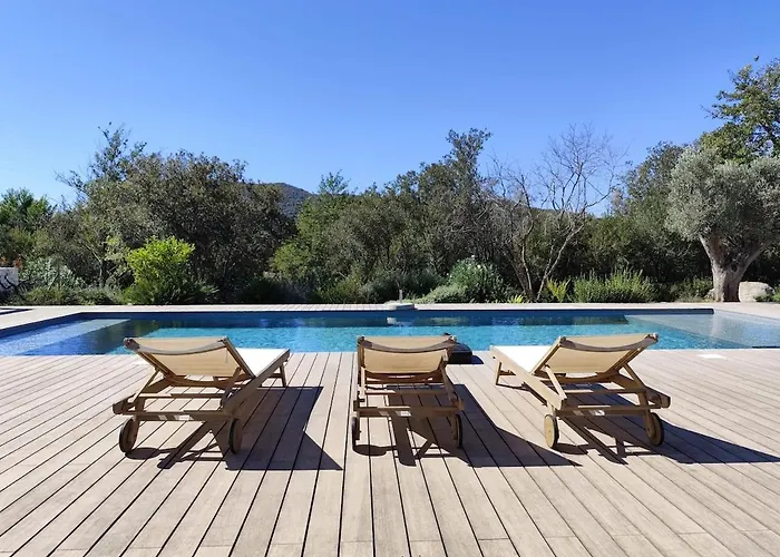 Sandora, Luxury 12 Guests, Walk To *